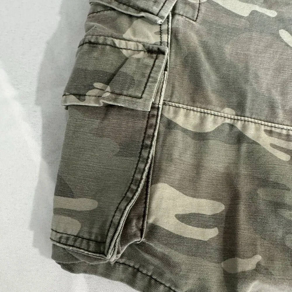 Levis Camo Cargo Shorts Mens Size 42 US - Picture 4 of 12